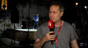'Falar com os mortos é uma das bases do teatro', diz Milo Rau ao estrear peça-manifesto em Avignon