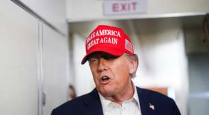 Trump volta atrás e anuncia que vai fornecer "armas defensivas" à Ucrânia