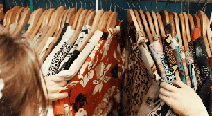 Consumo consciente impulsiona moda versátil no Brasil