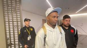 Thiago Mendes desembarca no Rio para defender o Vasco