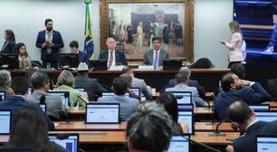 Relator lê parecer favorável à PEC da Segurança, mas sessão na Câmara é adiada