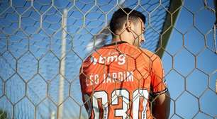 Vasco intensifica movimentações no mercado após renovar com Léo Jardim