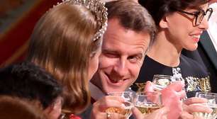 Kate Middleton ganha piscada do presidente francês Macron em jantar de gala e momento inesperado no Castelo de Windsor viraliza
