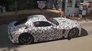 Novo supercarro da Toyota aparece com camuflagem
