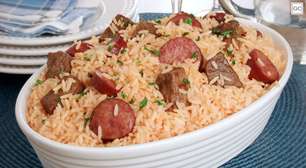 Arroz com carne e linguiça: sabor marcante para toda a família