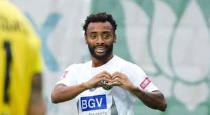 Vasco negocia atacante com o futebol português