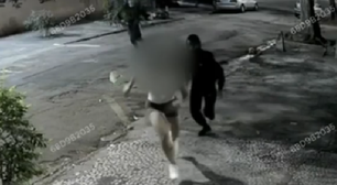 Criminosos descem de táxi para agredir e roubar mulher no Rio de Janeiro