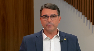 Flávio Bolsonaro pede para Trump suspender taxa de 50% e depois apaga postagem