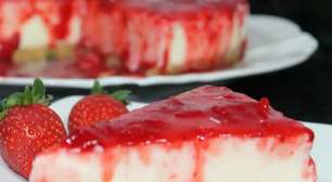 Cheesecake de morango: sobremesa de confeitaria para você fazer no fim de semana