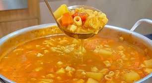 Sopa de macarrão super cremosa e cheia de sabor igual comiamos na casa da vovó