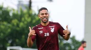 Renan Lodi assiste à derrota do Athletico-PR na Arena e causa reação na web: "Tem que voltar"