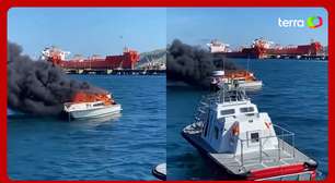 Embarcação pega fogo no mar do Litoral Norte de São Paulo