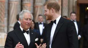 Rei Charles III e príncipe Harry dão sinais de reaproximação