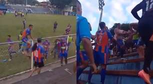 Jogadores do Duque de Caxias brigam com torcedores após rebaixamento no Carioca