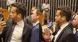 Janones mostra vídeos de suposta agressão e acusa deputado de importunação sexual