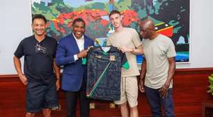 Cole Palmer celebra título mundial em ilha desconhecida no Caribe onde nasceu seu avô