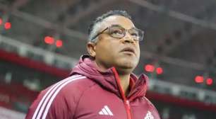 Roger Machado tem conversa nos bastidores com jogador do Internacional