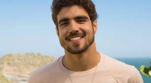 Caio Castro assume namoro com ex-atriz da Globo durante viagem