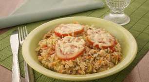 Arroz de forno vegetariano: assista o vídeo e veja como fazer o prato