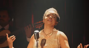 Dita realiza sonho de cantar no palco, em Êta Mundo Melhor!