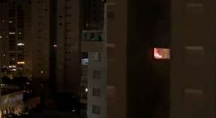 Morador aciona os bombeiros após confundir vídeo de lareira na TV do vizinho com incêndio em MG