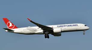 Avião que seguia da Turquia para os EUA faz pouso de emergência após passageiro morrer na cabine