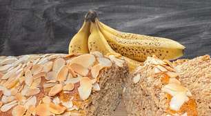 Bolo de banana e aveia sem glúten: fácil, fofinho e saudável