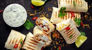 Wrap de mandioca caseiro com recheio de frango e molho simples