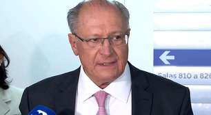 Geraldo Alckmin defende Pix e diz que governo quer 'negociação urgente' sobre tarifaço de Trump
