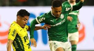 Abel Ferreira sai em defesa de Vitor Roque: 'Joga com 50kg nas costas'