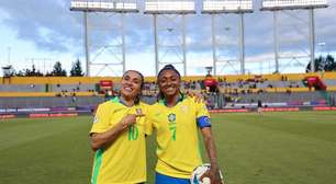 Destaque em goleada, Kerolin exalta Marta e celebra vitória