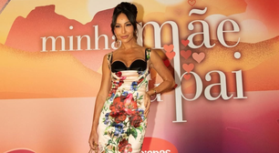 Vestido com estampa floral conquista Sato, Justus e + famosas