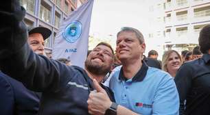 Tarcísio sai em defesa de Bolsonaro, cobra eleições livres e critica 'sucessão de erros'