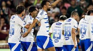 Na despedida de Arias, Cruzeiro vence o Fluminense no Maracanã e é líder do Brasileirão