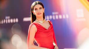 Sara Sampaio tirou mais de mil selfies para Superman; entenda