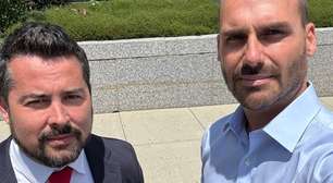 'Moraes não pode fazer nada" diz Eduardo Bolsonaro ao lado de 'chefe dos embaixadores' dos EUA