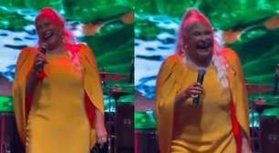 Fafá de Belém debocha de Bolsonaro em show: 'Olha a tornozeleira aí, gente'
