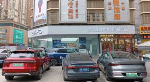 Concessionárias chinesas estão abarrotadas de carros que ninguém quer; tanto que pediram às marcas que parem de usá-las como depósito