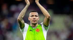 Com passagem curta no Vasco, atacante Clayton se despede do clube