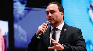 Carlos Bolsonaro é levado ao hospital após descobrir sobre prisão do pai