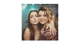 'Que Deus e os orixás recebam...': Anitta lamenta morte de Preta Gil; cantoras dividiam a mesma religião e se reconciliaram após rompimento polêmico