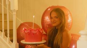 16 anos: Rafa Justus festeja aniversário com vestido marrom justo