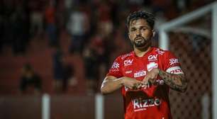 Ex-Vila Nova, Alesson tem início que chama atenção na Série A