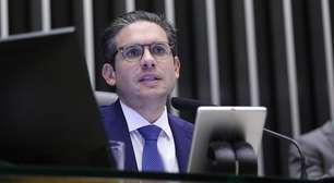 Hugo Motta liga para presidentes de comissões e pede fim de sessões de homenagem a Bolsonaro