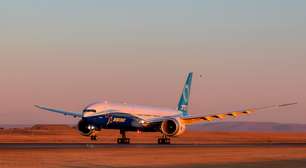 O 777X é a grande aposta da Boeing para voltar ao topo: asas dobráveis, cabine redesenhada e o maior motor do mundo