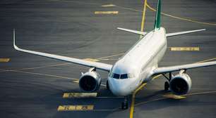 Ela espiou as mensagens de outro passageiro e o que viu fez o voo voltar para o aeroporto