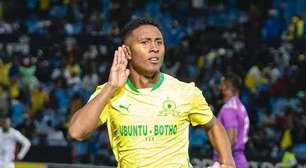 Jogador brasileiro supera Messi e conquista o mundo com golaço