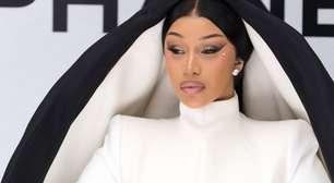 Cardi B é processada por mulher atingida por microfone em show