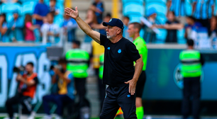 "Eu não fico"; Volante pede saída do Grêmio após eliminação na Sul-Americana