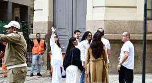 Sabrina Sato e Nicolas Prattes chegam juntos ao velório de Preta Gil